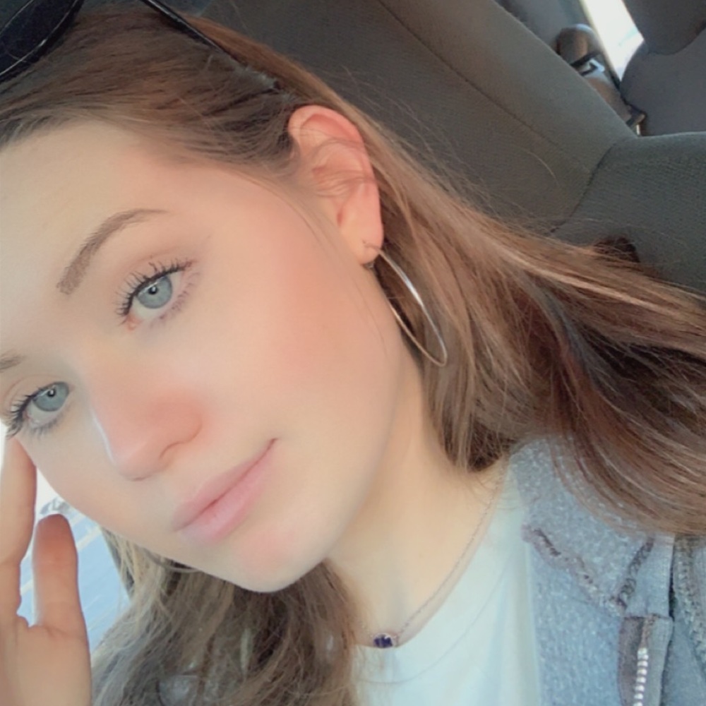 Meet your Posher, Emily